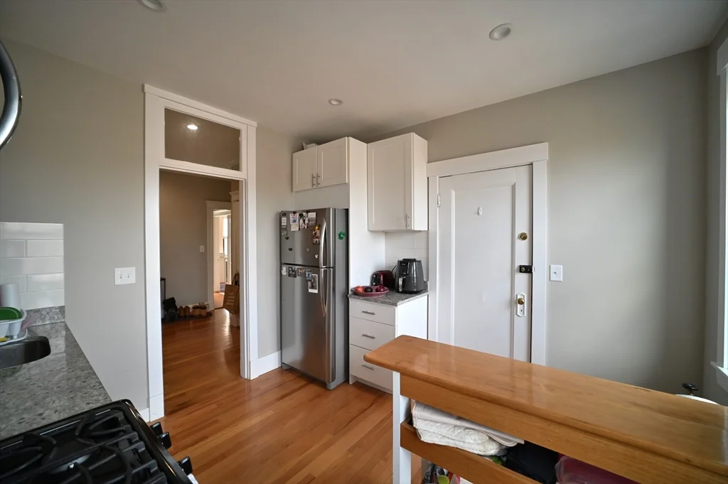 9 Greenway Ct, North Brookline