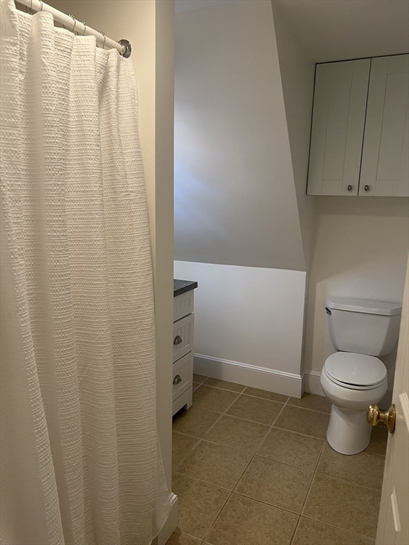 22 Warren Ln, Weston