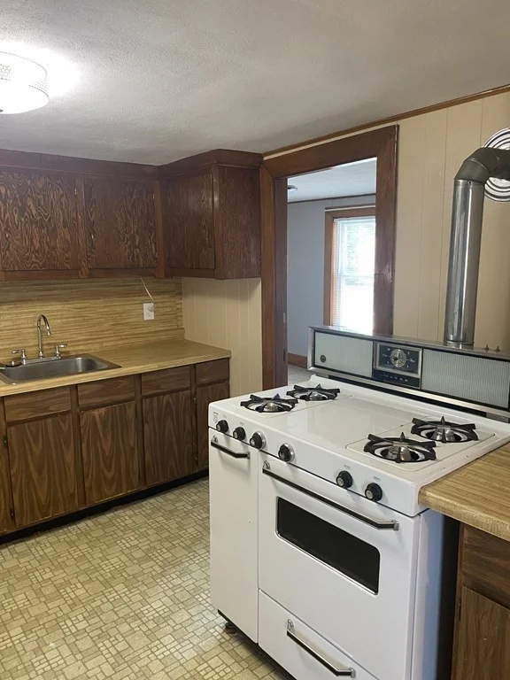 21 Plainfield Ave, Shrewsbury