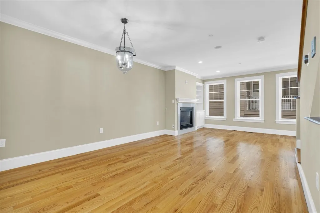 83 Dresser St, South Boston