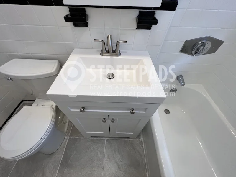 1153 Beacon St, Longwood