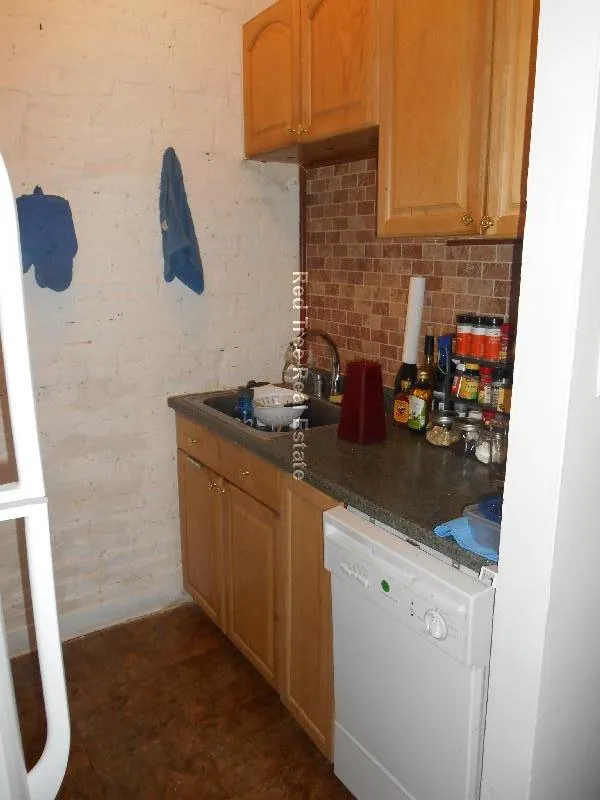 896 Huntington Ave, Mission Hill