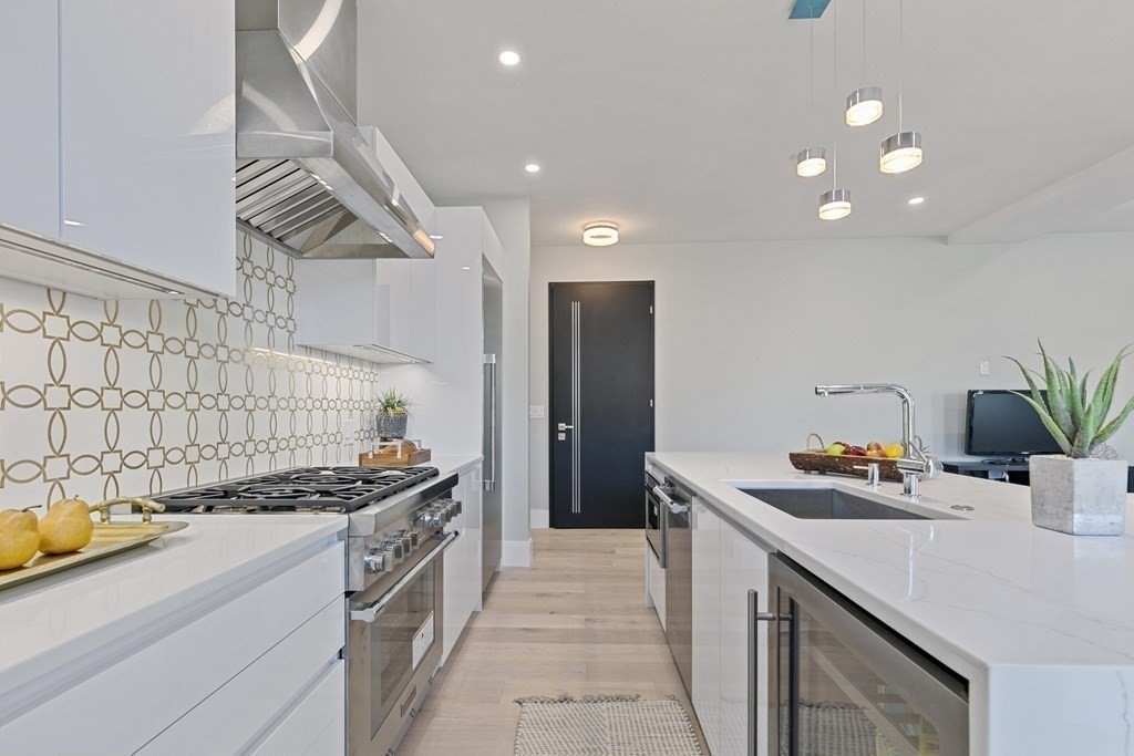 88 Dover St, Davis Square