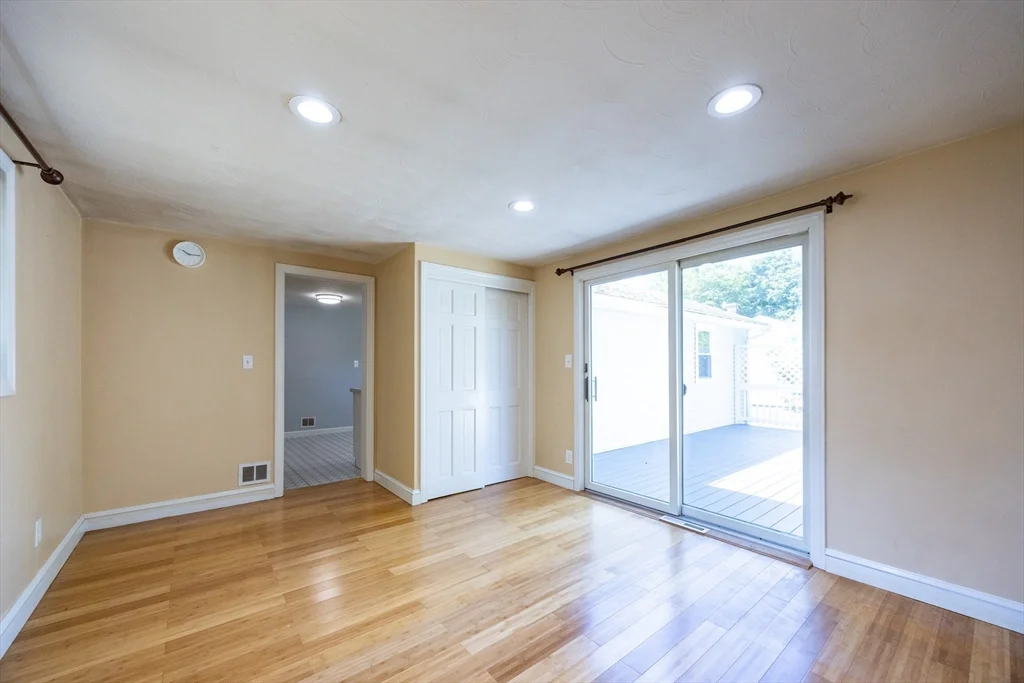 22 Suffolk Rd, Sharon