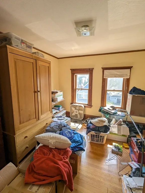 17 Commonwealth Rd, Watertown