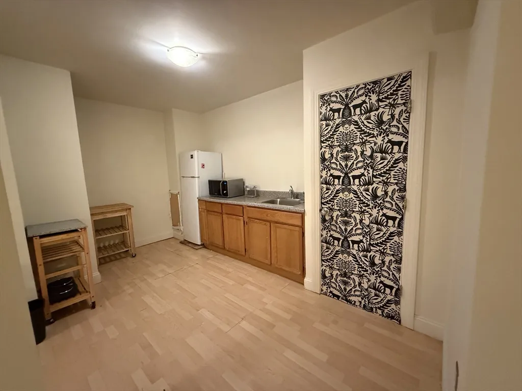 731 Cambridge St, Oak Square