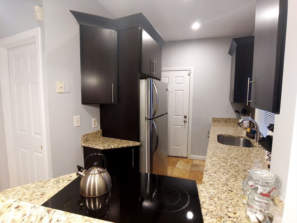 61 West Cedar St, Beacon Hill