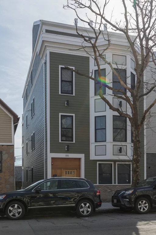 331 Chelsea St, East Boston