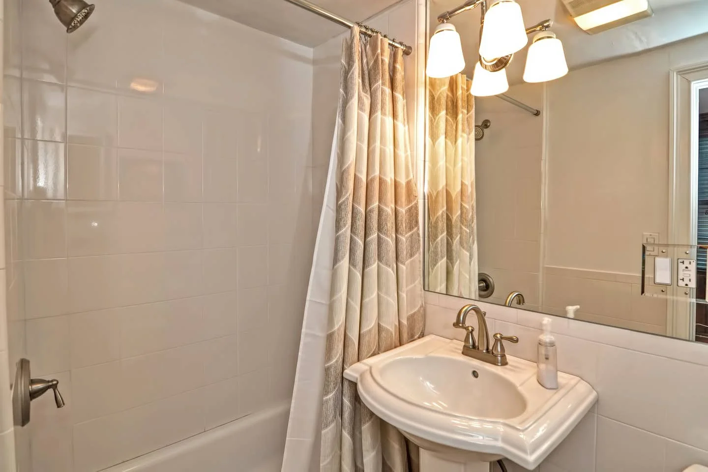 49 Charles St, Beacon Hill