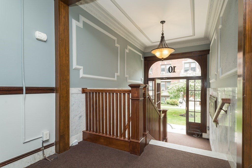 10 Greenway Ct, Coolidge Corner