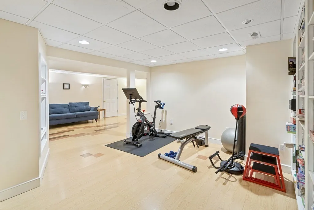 478 Clinton Rd, Chestnut Hill