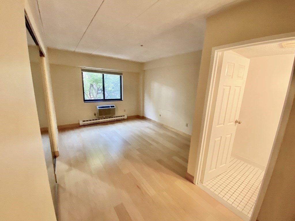 135 Pleasant St, North Brookline