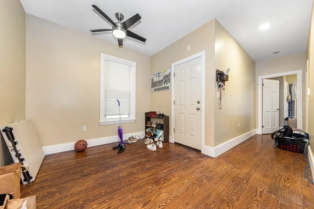 1566 Tremont St, Mission Hill