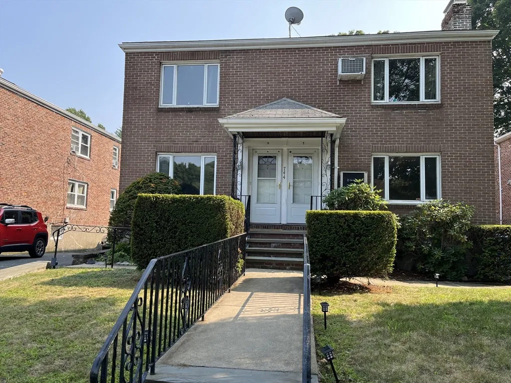 744 Boylston St, Back Bay