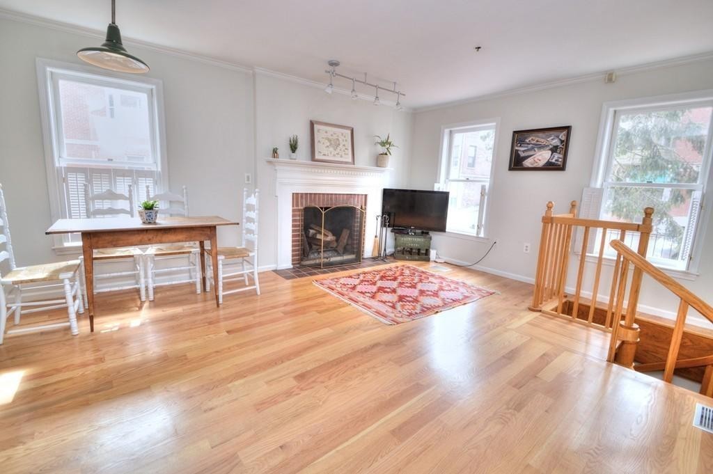 21 Main St, Charlestown