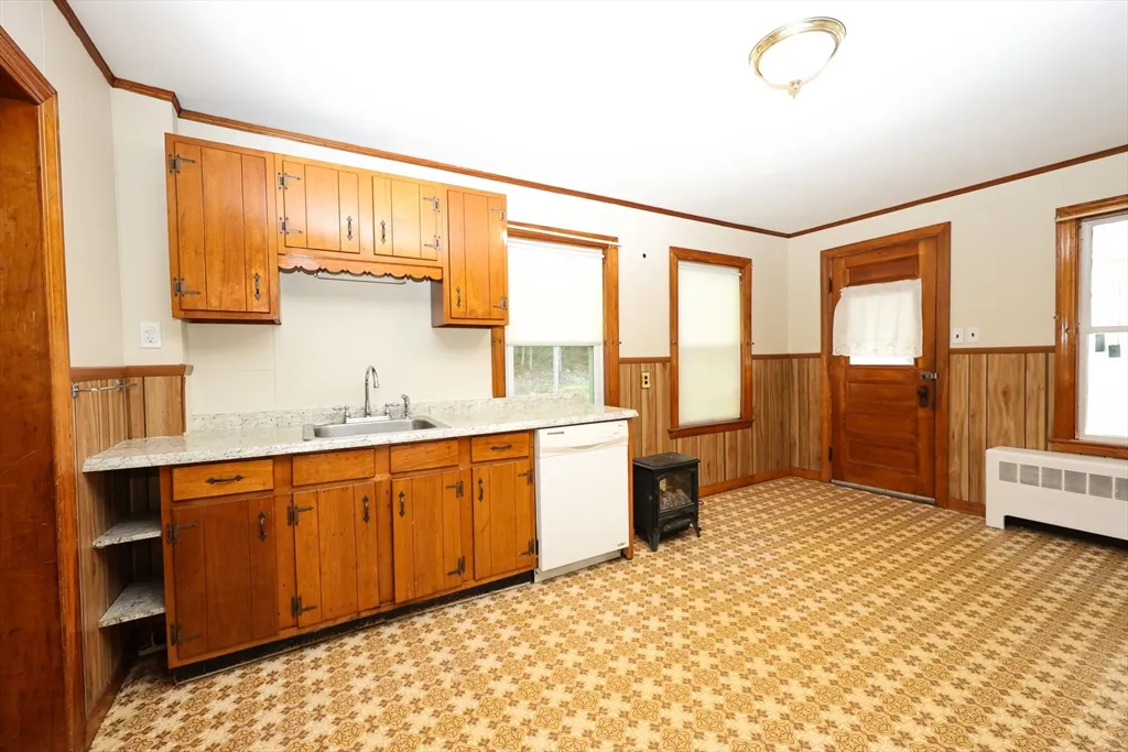 354 Pond St, Braintree