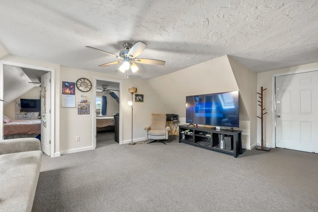 10 Holman St, Attleboro