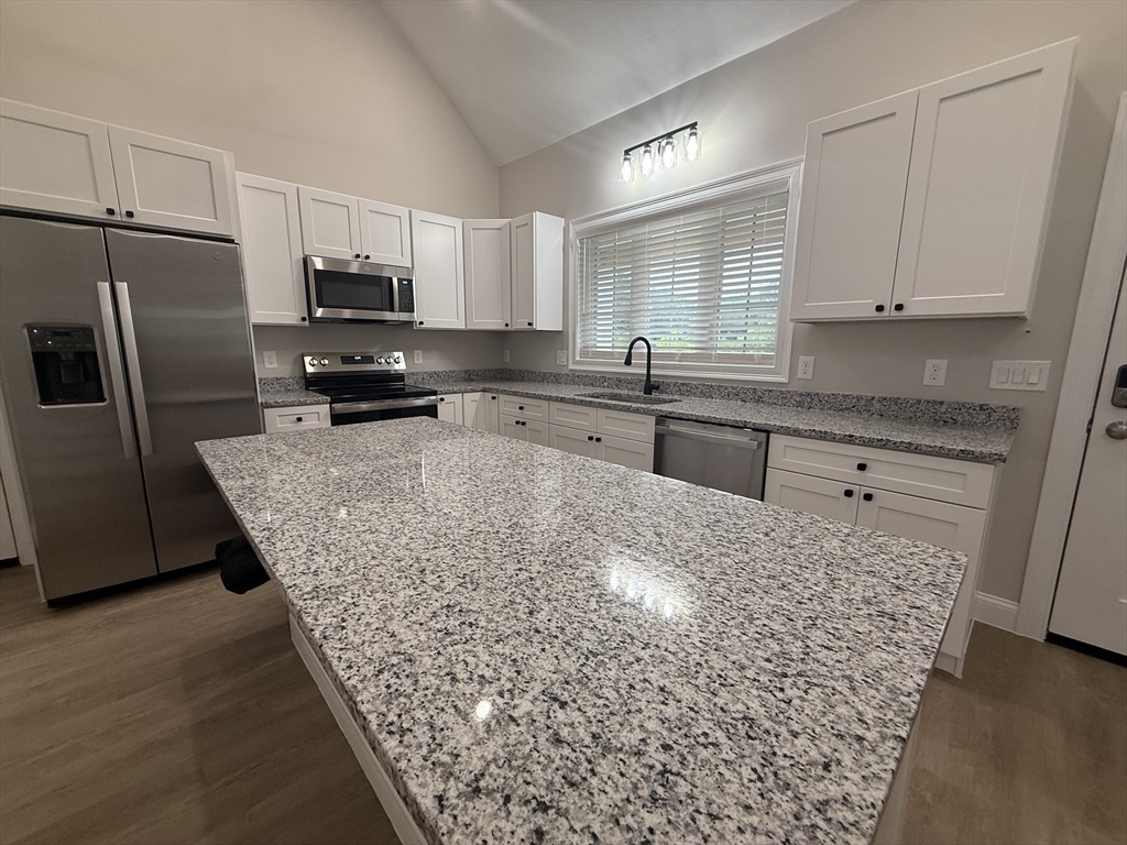 15 Glacier Path, Middleboro