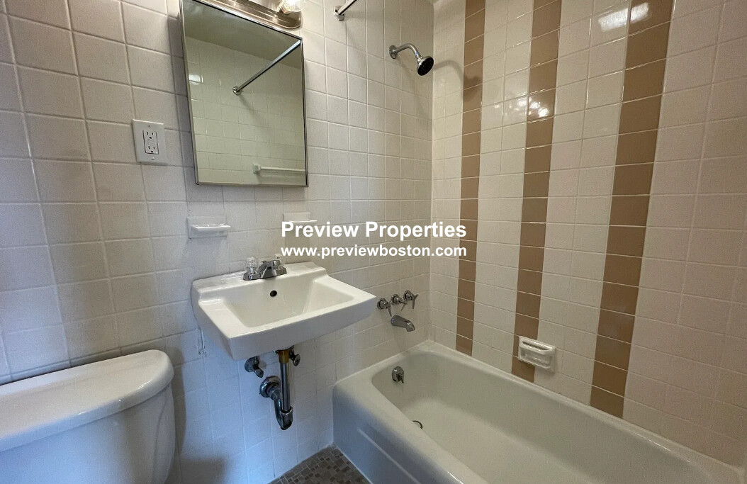 172 North Beacon St, Brighton