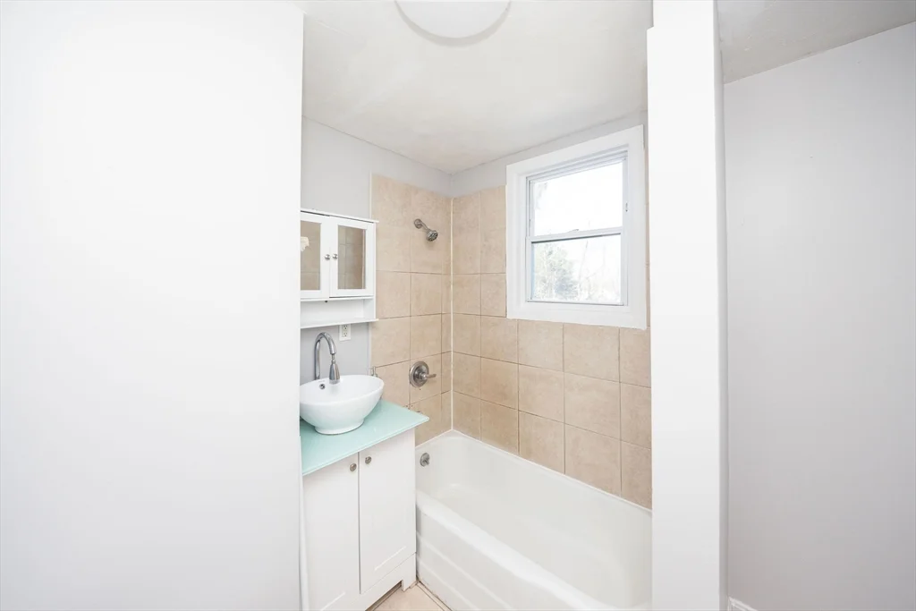 92 Green Hill Pkwa, Worcester