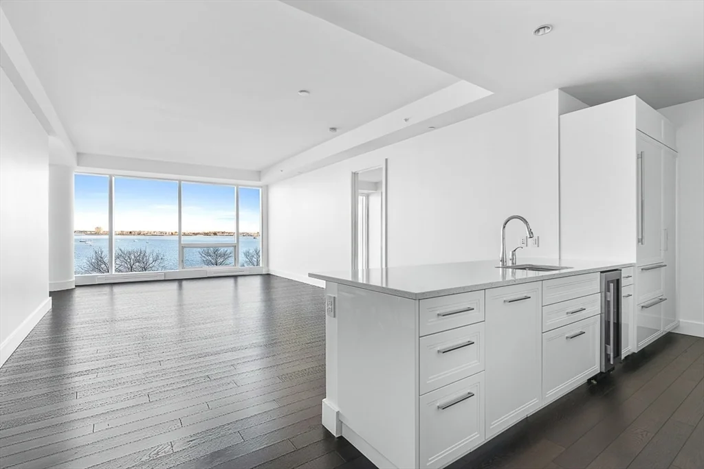 22 Liberty Dr, Seaport District