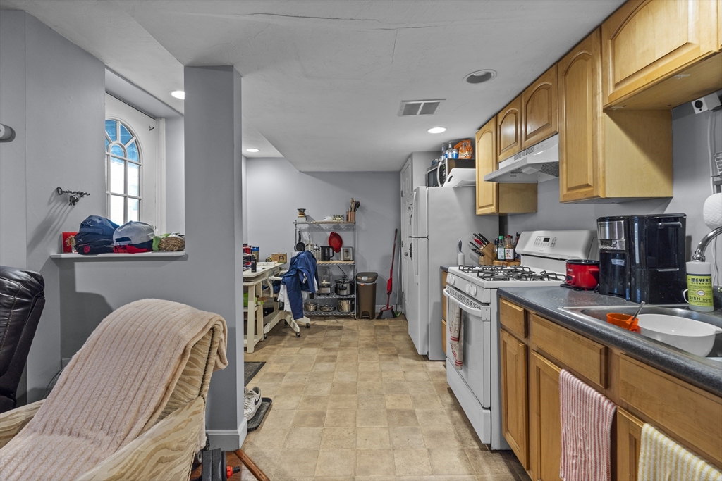 11 Gates, South Boston