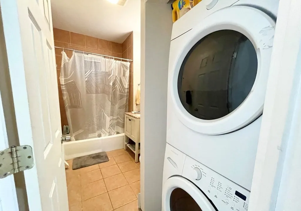 52 Delle Ave, Mission Hill