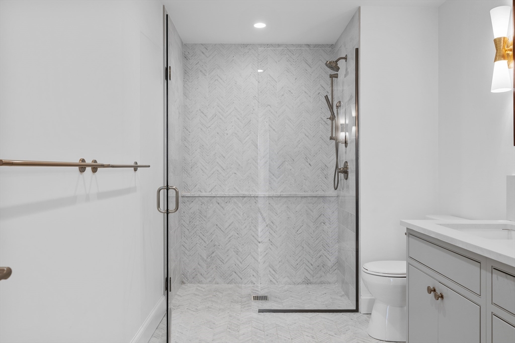 37 Farragut Rd, South Boston