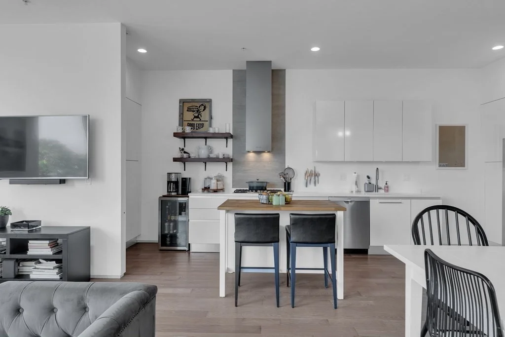 537 E 1st St, South Boston