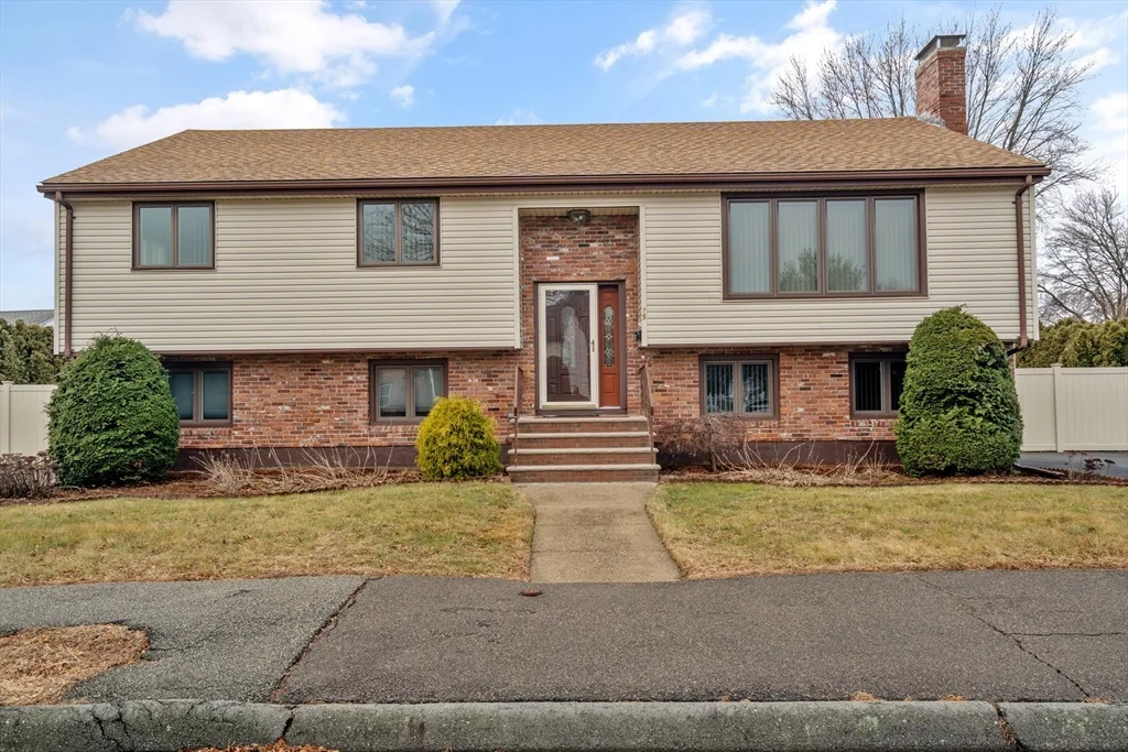 25 Carr Rd, Saugus