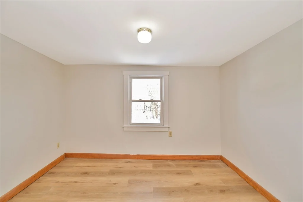 492 Metropolitan Ave, Hyde Park