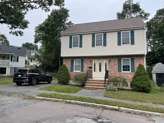 72 Cedar Rd N, Medford