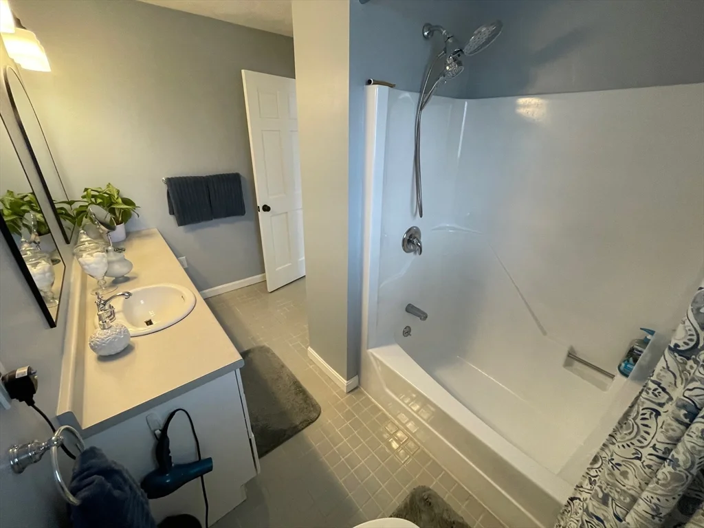 4 Indiana Ave, Woburn