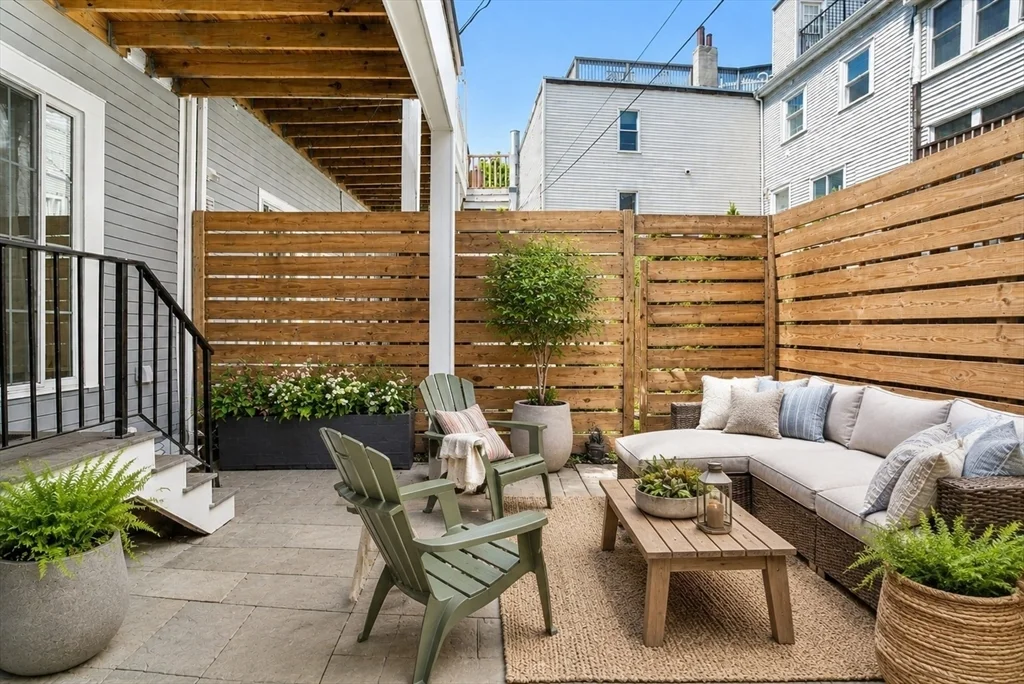 142 West 8th St, South Boston