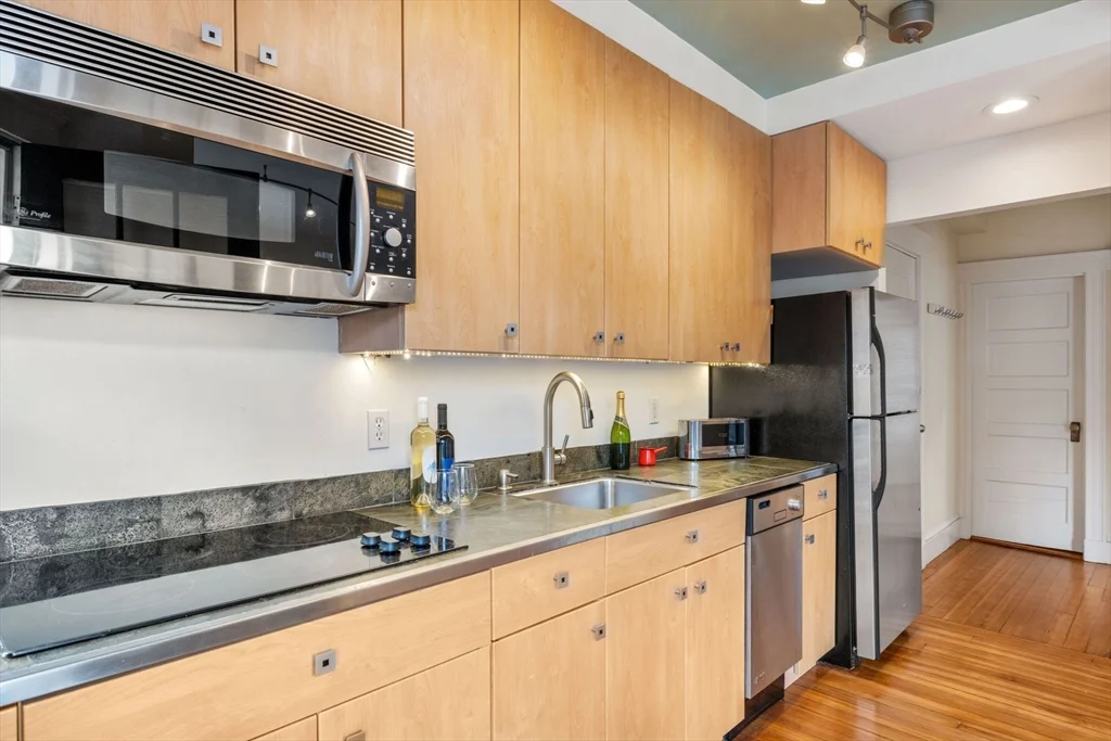 10 Bowdoin St, Neighborhood Nine