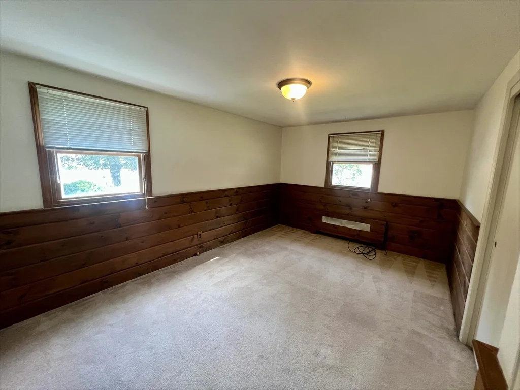 12 Saran Ave, Bedford