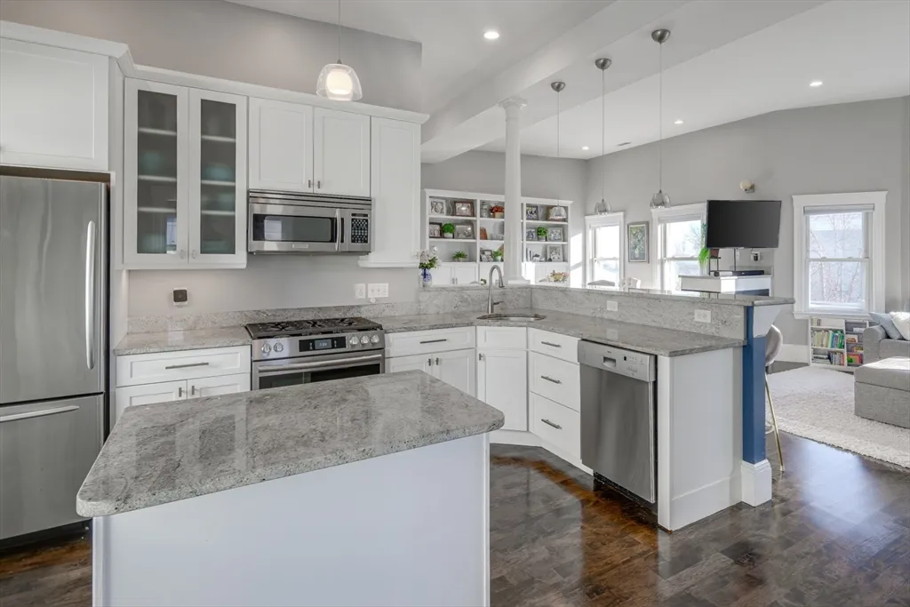 41 Farragut Rd, South Boston