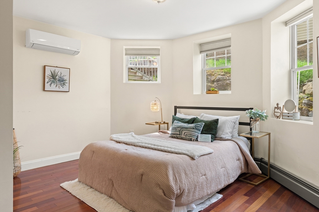 15 Millmont St, Roxbury