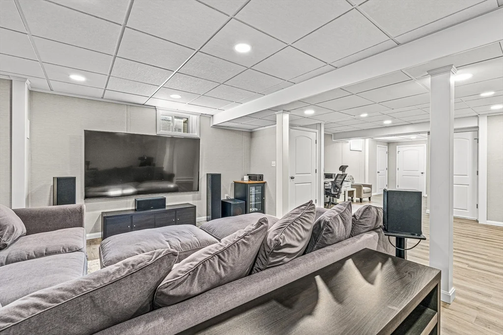 176 Washington St, Reading