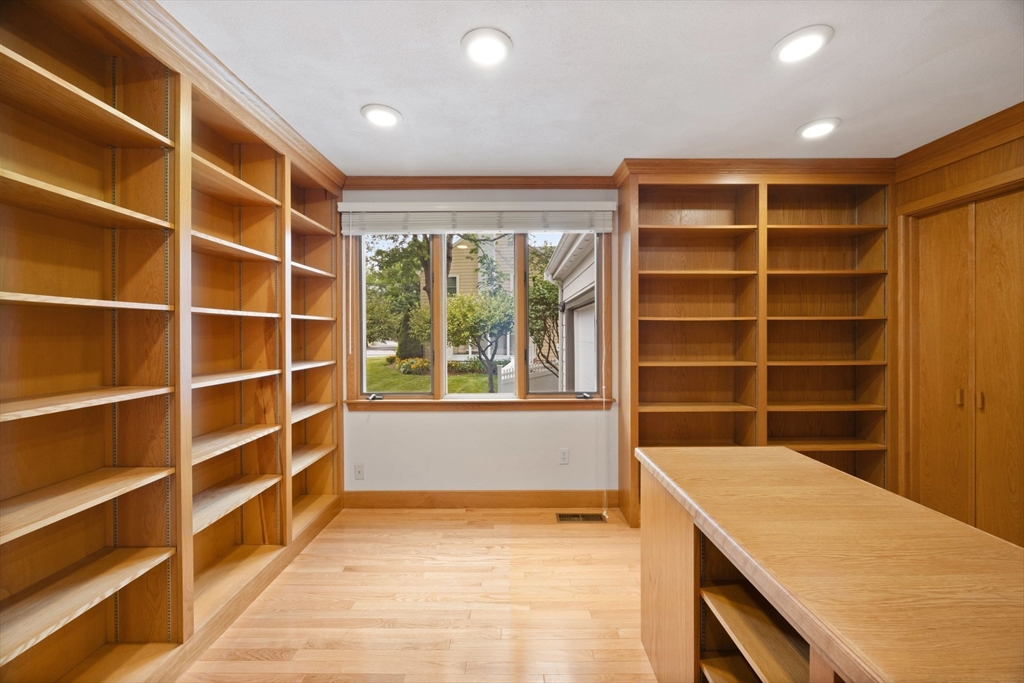 140 Paulson Rd, Waban