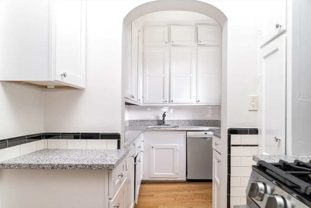79 Naples, North Brookline