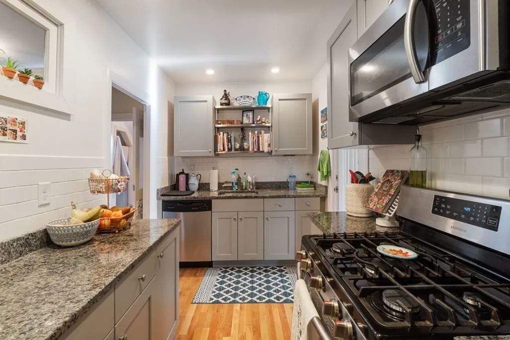 10 West Bellevue Ave, Avon Hill