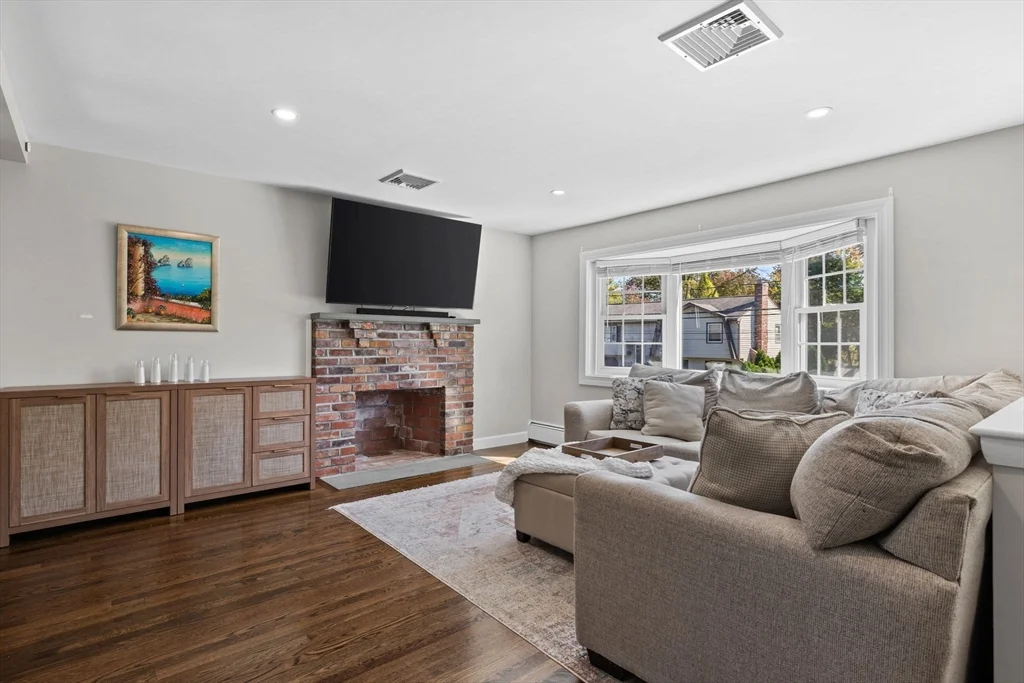 193 Bonham Rd, Dedham