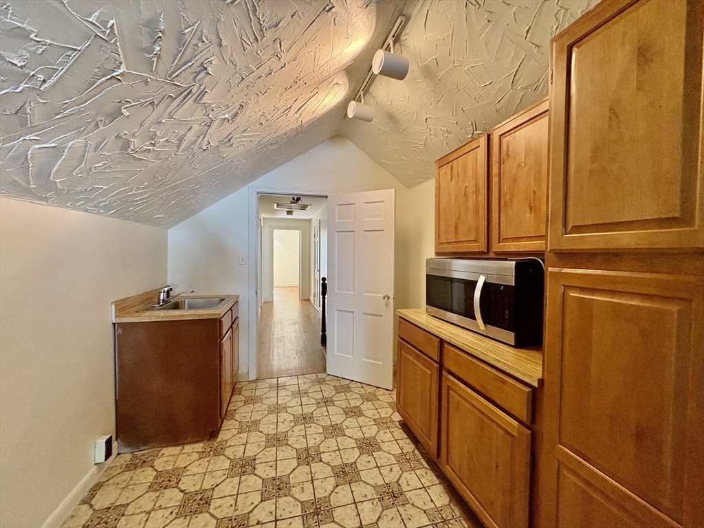 379 Newton St, Chestnut Hill