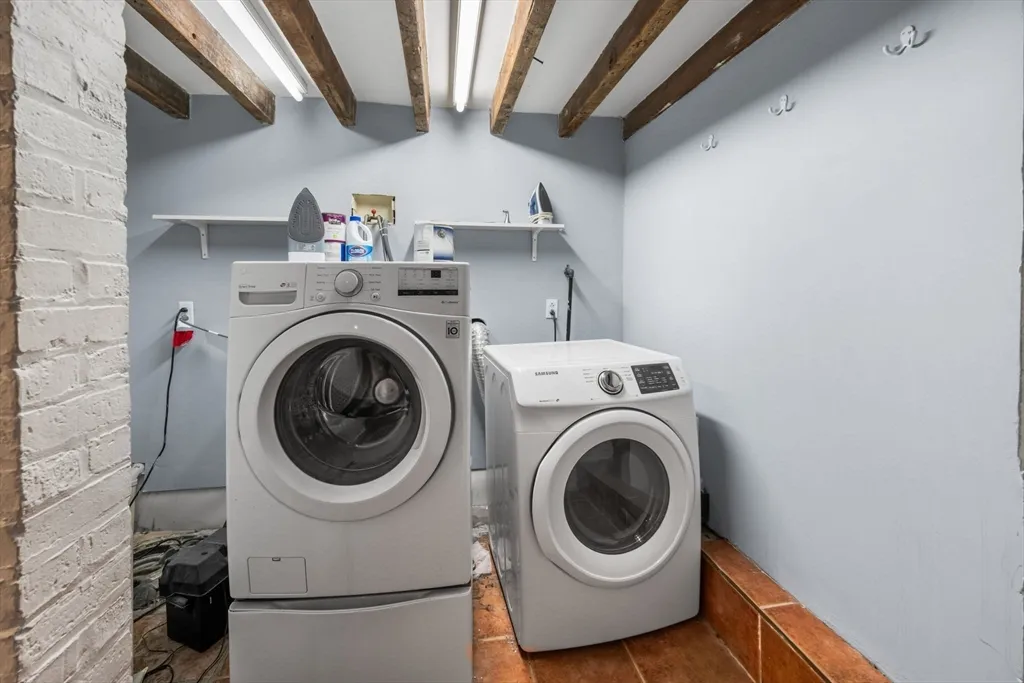 330 1/2 E St, South Boston