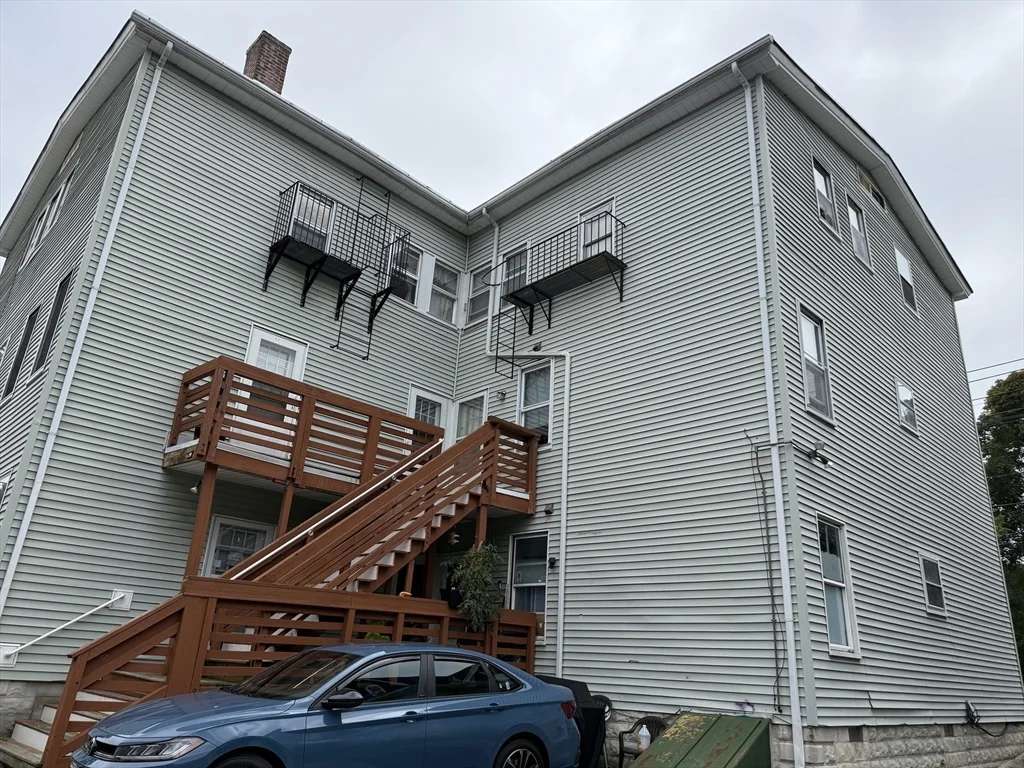 125 High St, North Attleboro