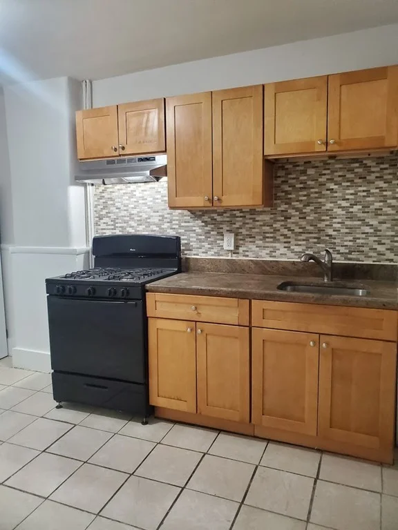 182 Walnut Ave, Roxbury