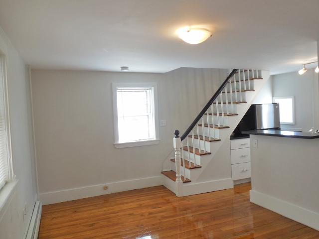 10 Smith Ave, Ward Two