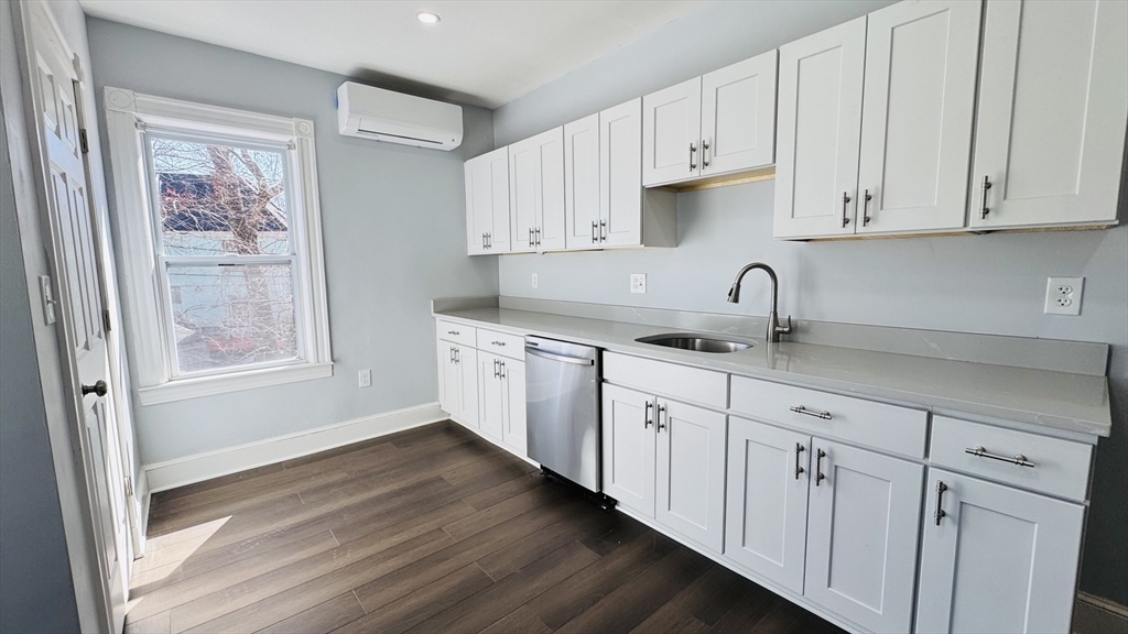 16 Hopkins St, Dorchester