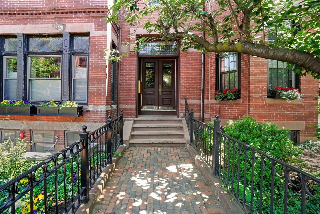 231 West Newton, Back Bay